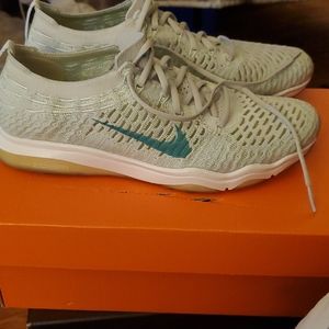 Nike Air Zoon Fearless Flyknit